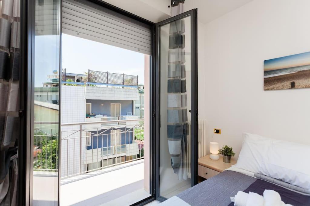 Beach House Holiday Apartments Rimini Exteriör bild
