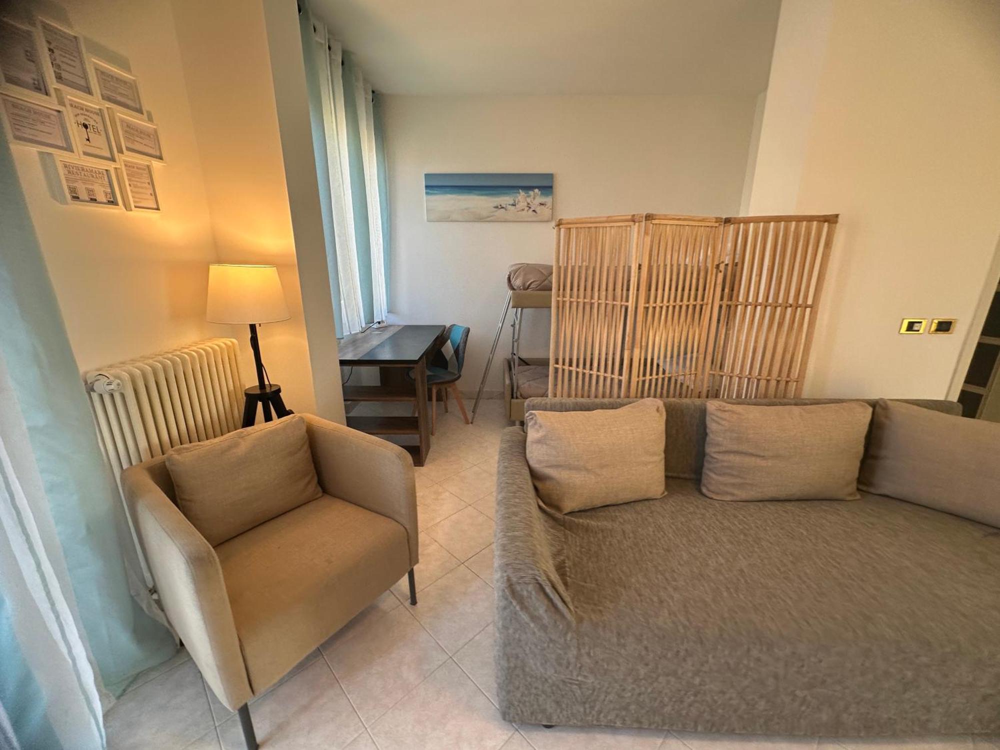 Beach House Holiday Apartments Rimini Exteriör bild
