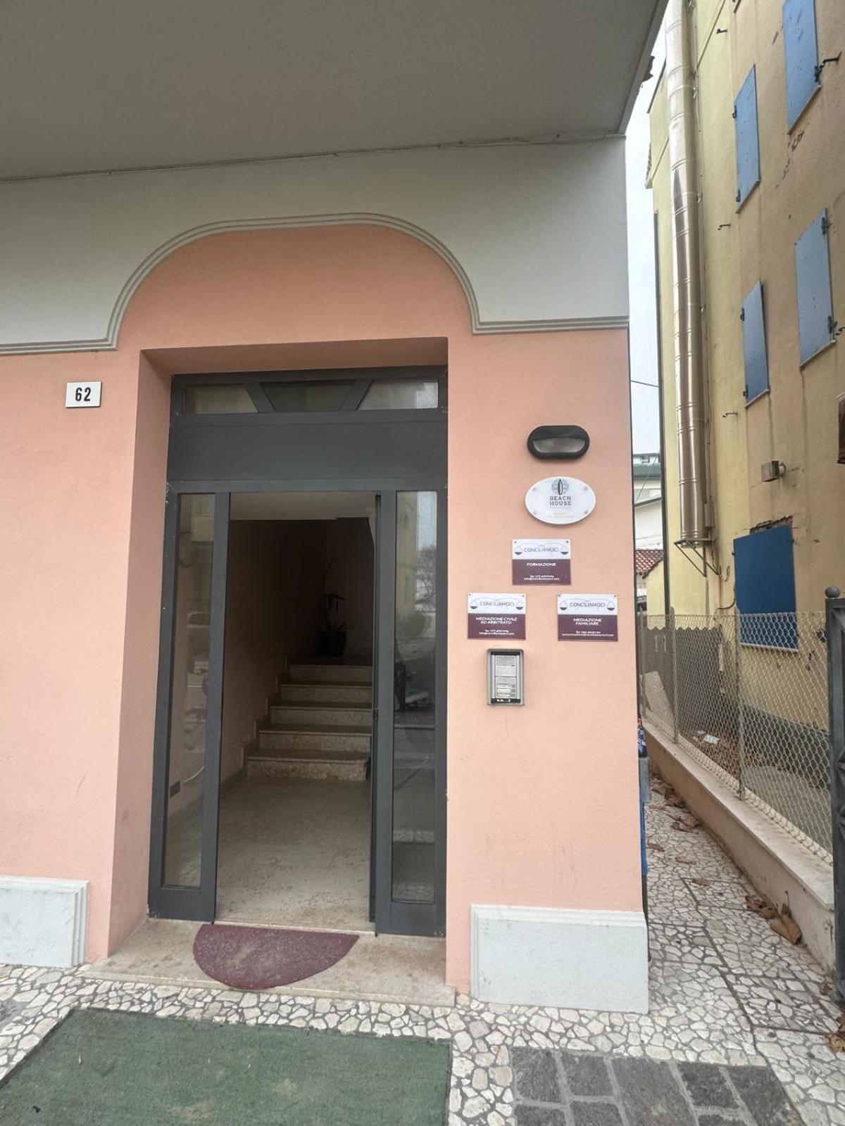 Beach House Holiday Apartments Rimini Exteriör bild