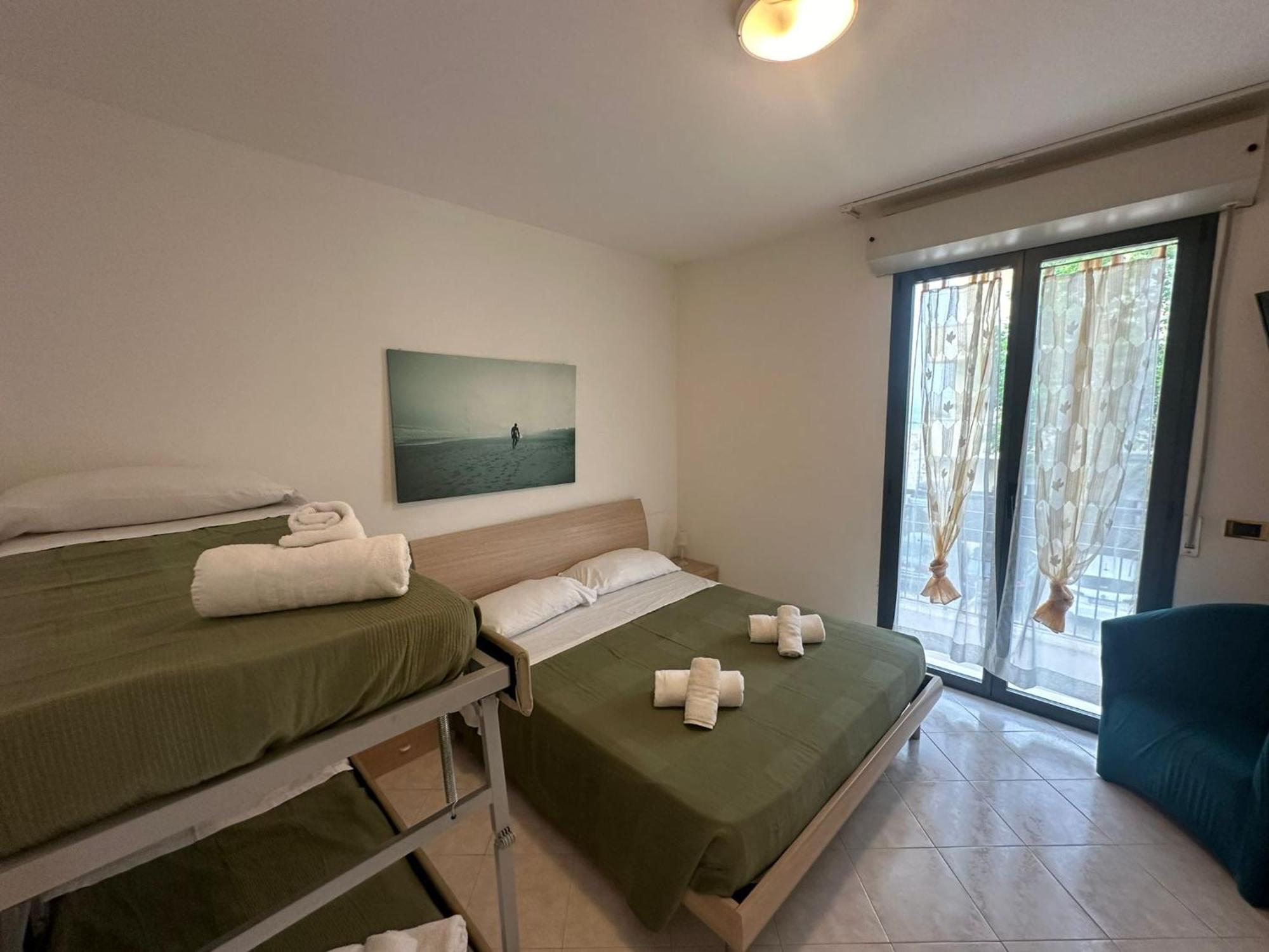 Beach House Holiday Apartments Rimini Exteriör bild