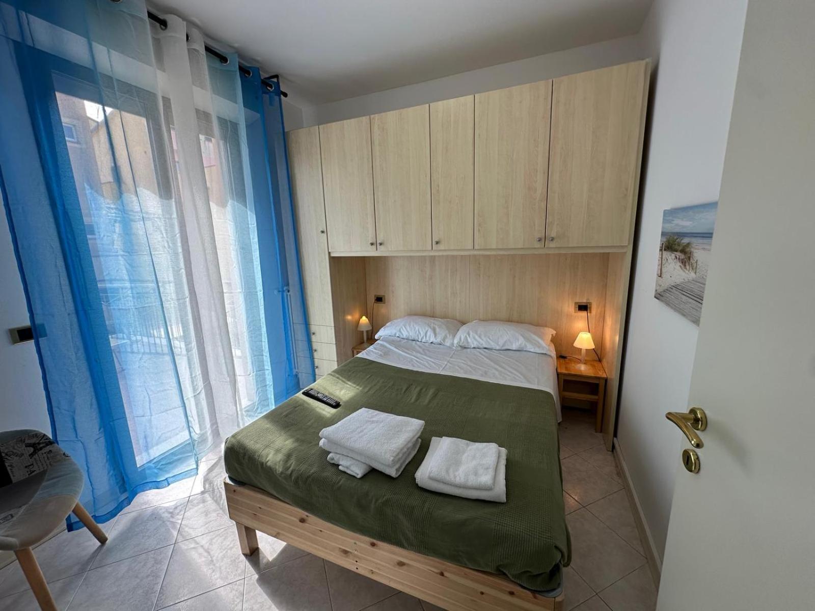 Beach House Holiday Apartments Rimini Exteriör bild
