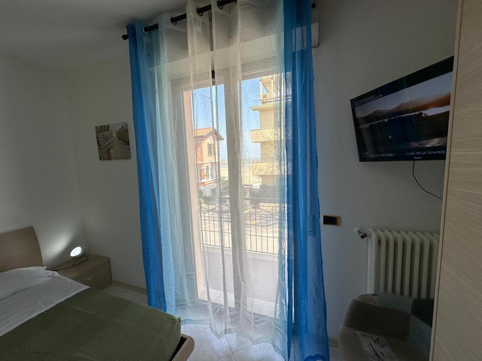 Beach House Holiday Apartments Rimini Exteriör bild