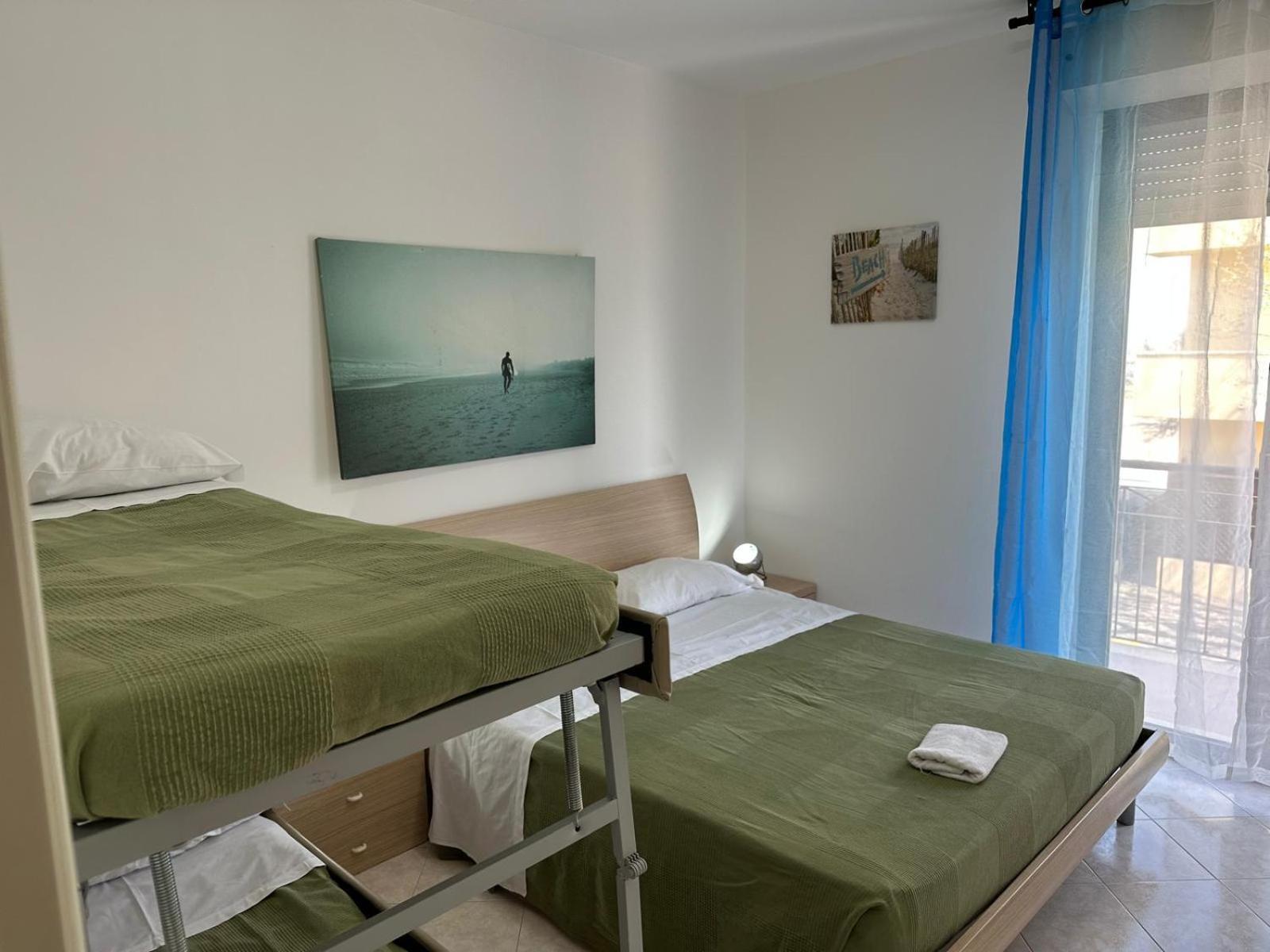 Beach House Holiday Apartments Rimini Exteriör bild