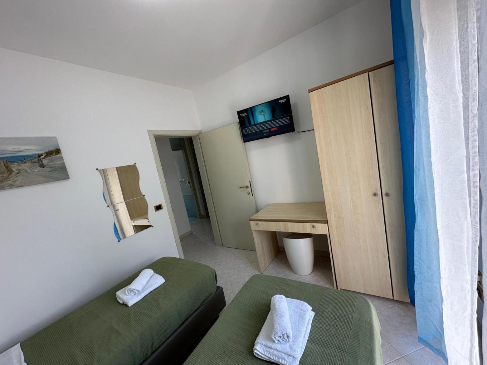 Beach House Holiday Apartments Rimini Exteriör bild