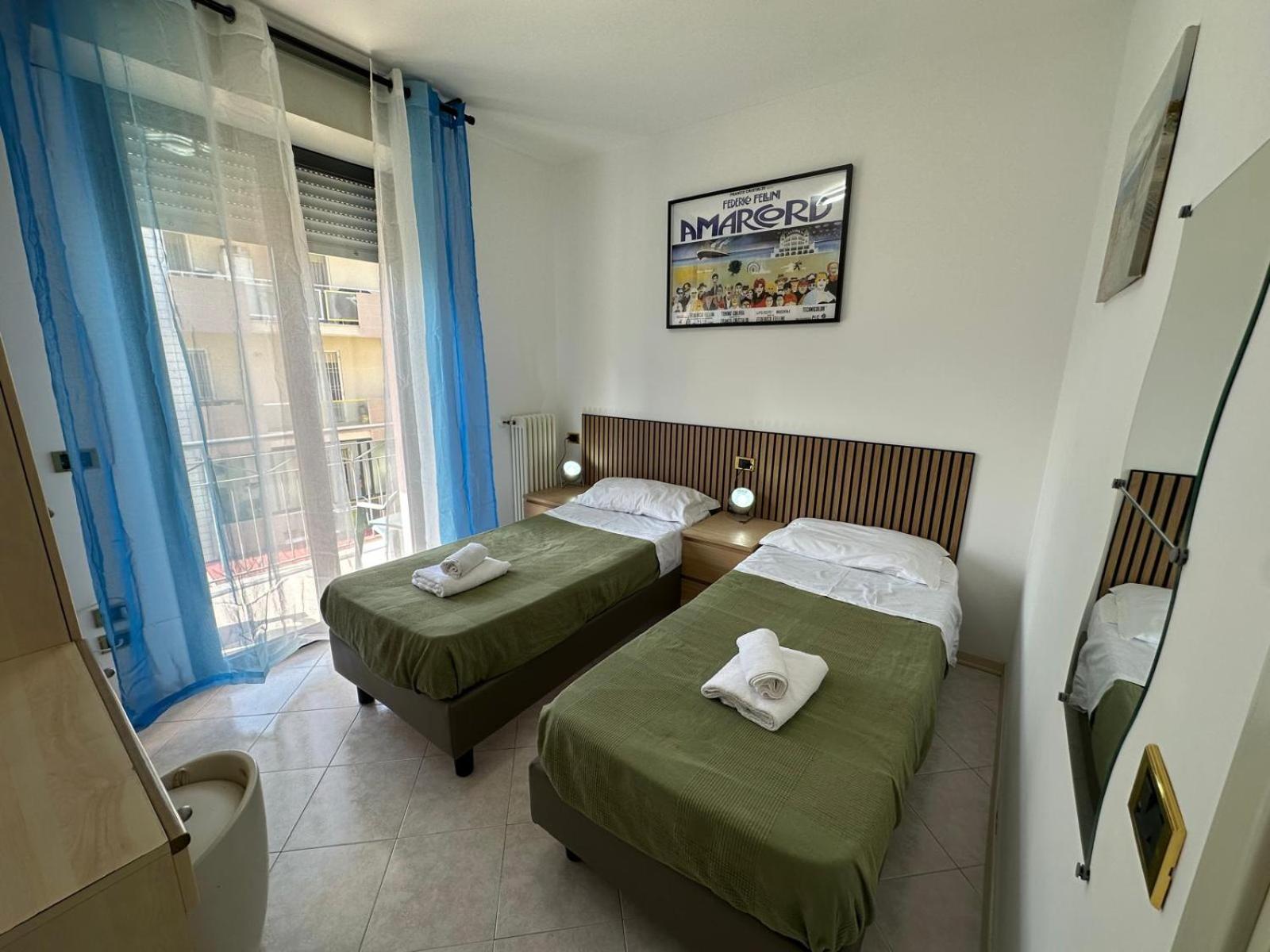 Beach House Holiday Apartments Rimini Exteriör bild